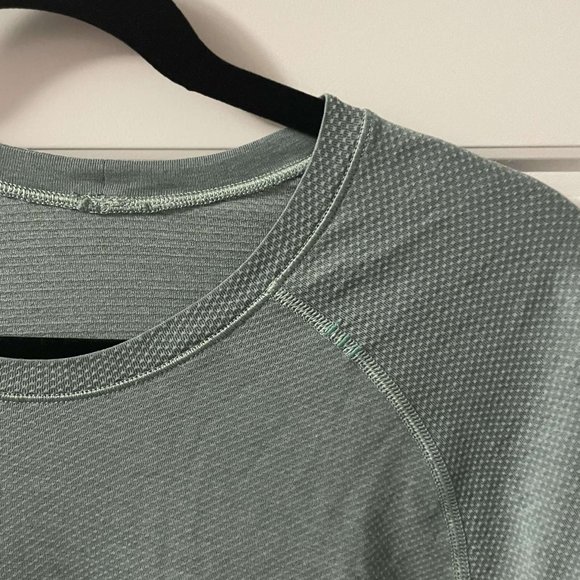 Lululemon Workout Tee Shirt - Picture 3 of 3